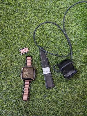 Fitbit Versa 2 (Pre-Owned)