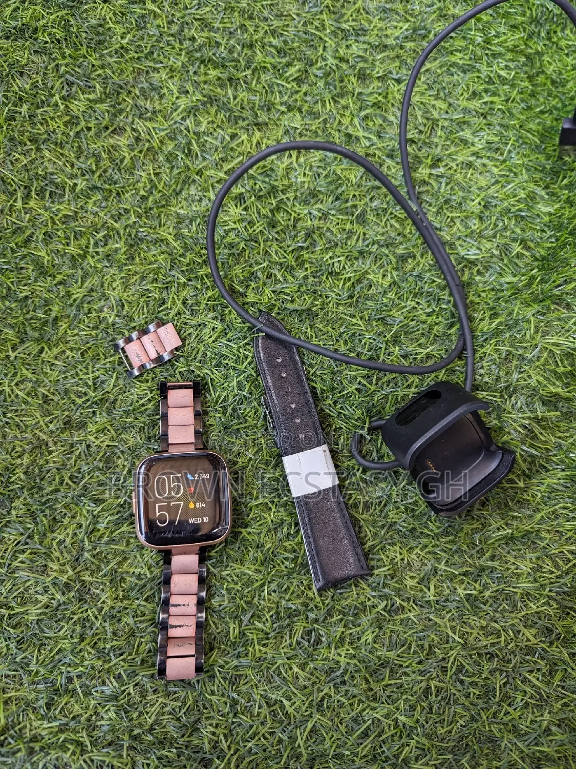 Fitbit Versa 2 (Pre-Owned)