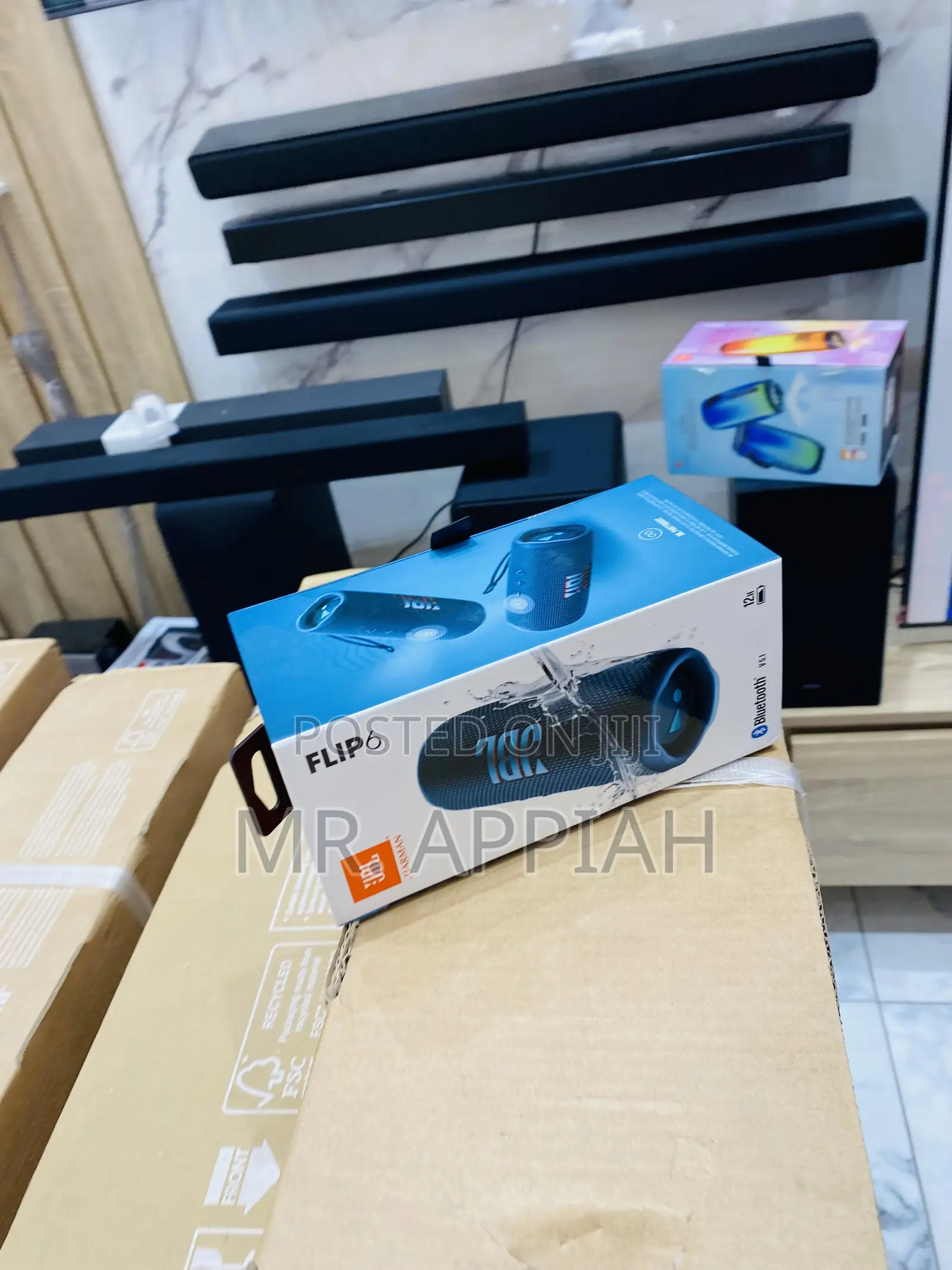 Quality JBL Flip 6 Portable Bluetooth Speaker(Blue/Black).