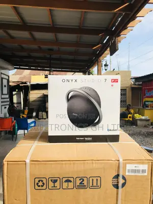 Onyx Studio 7 Black Electric Wireless Harman Kardon Speaker