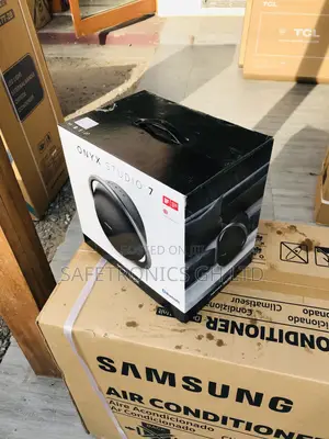 Black Onyx Studio 7 Wireless Electric Harman Kardon Speaker