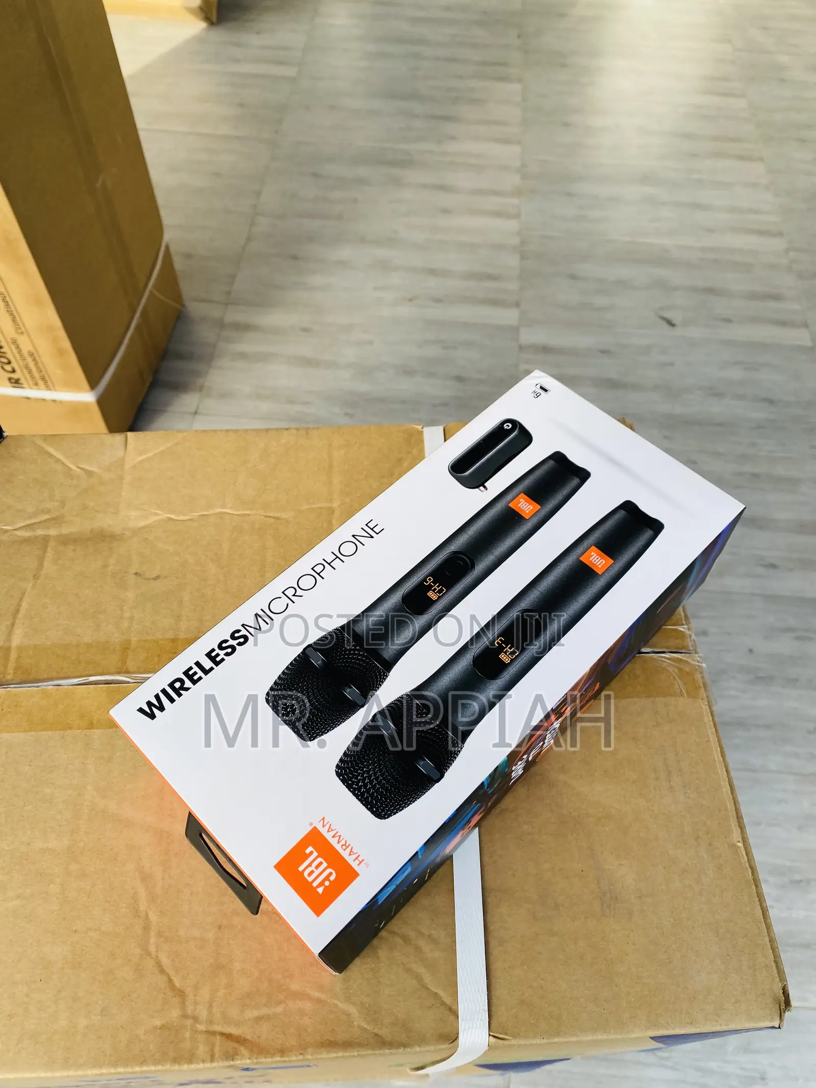 Latest and Affordable JBL Wireless Microphone Set.