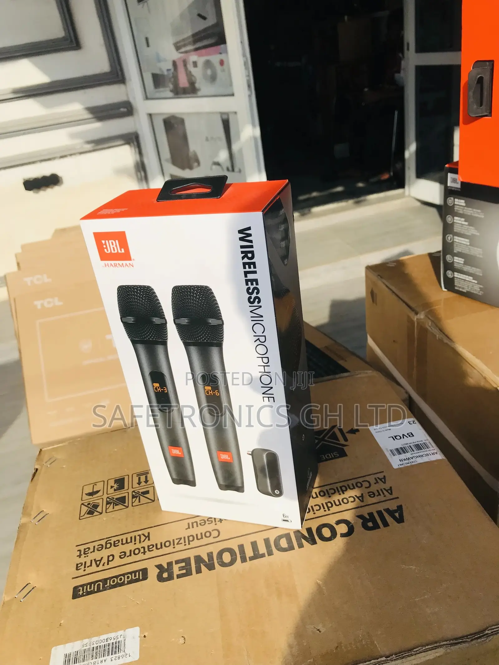Available Microphone System JBL Black