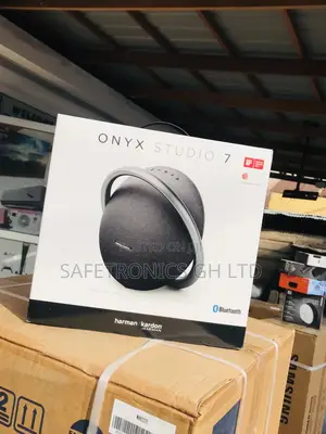 Onyx Studio 7 Black Wireless Harman Kardon Speaker