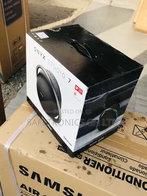 Onyx Studio 7 Harman Kardon Black Electric Wireless Speaker