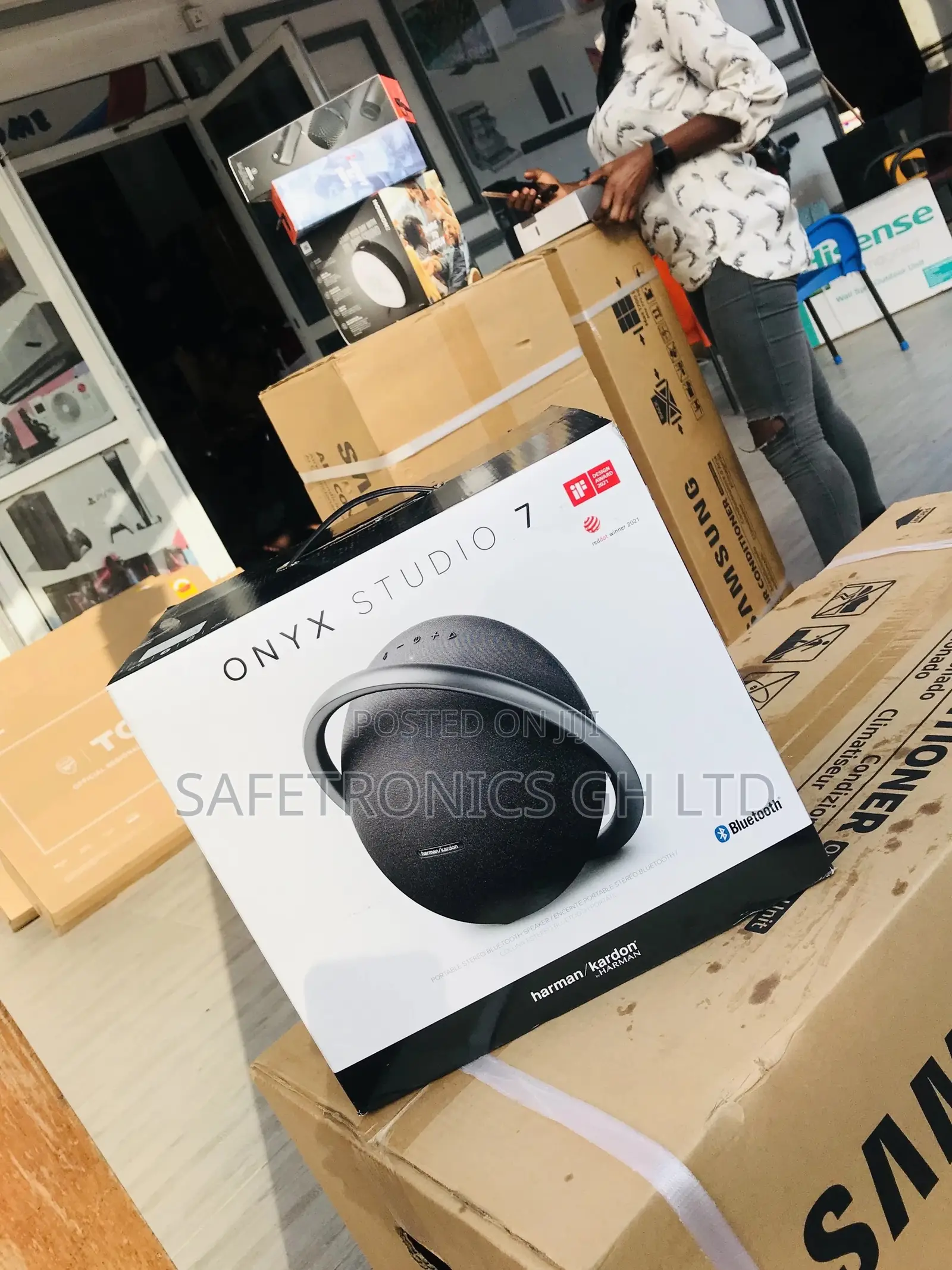 Black Onyx Studio 7 Harman Kardon Electric Wireless Speaker