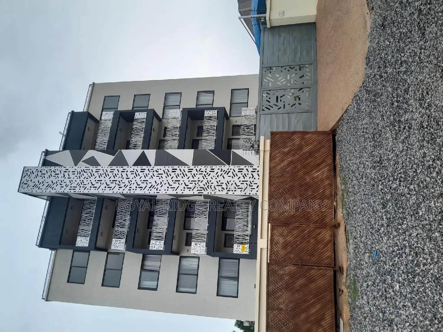 3bdrm Apartment in East Airport, Accra Metropolitan for rent