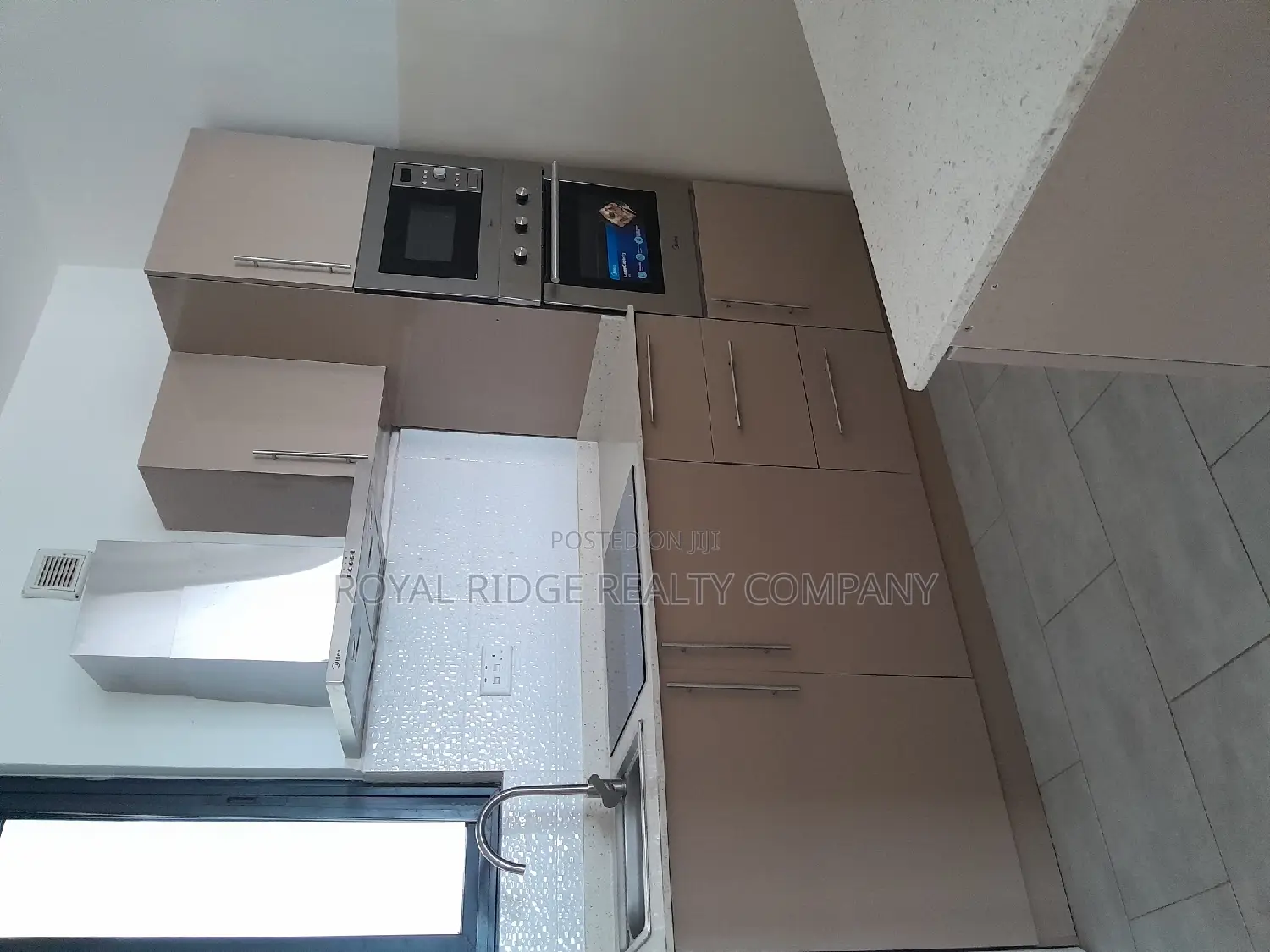 3bdrm Apartment in East Airport, Accra Metropolitan for rent