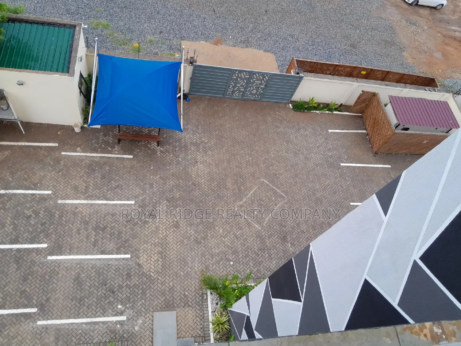 3bdrm Apartment in East Airport, Accra Metropolitan for rent