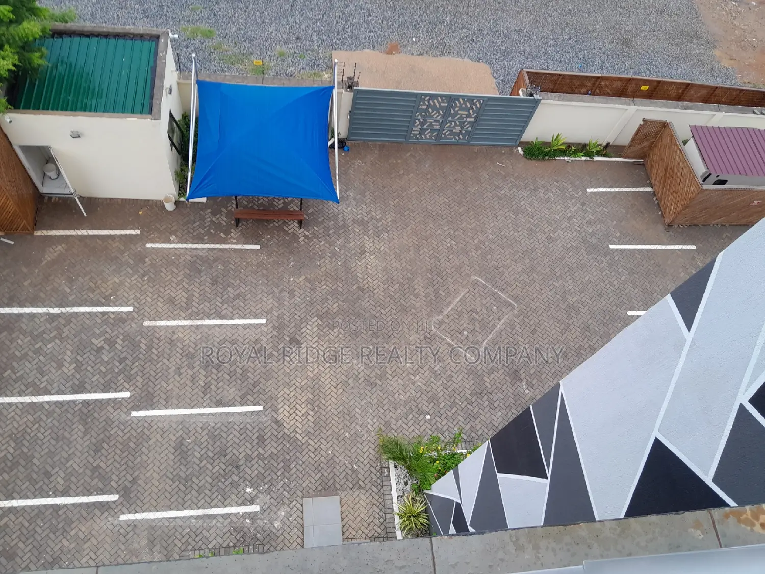 3bdrm Apartment in East Airport, Accra Metropolitan for rent