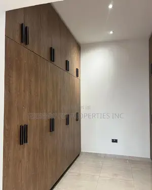 5bdrm House in Lakeside for sale