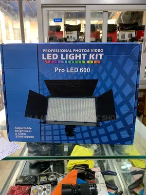 Brand New Pro Led 600 Phote Video Light Kit.