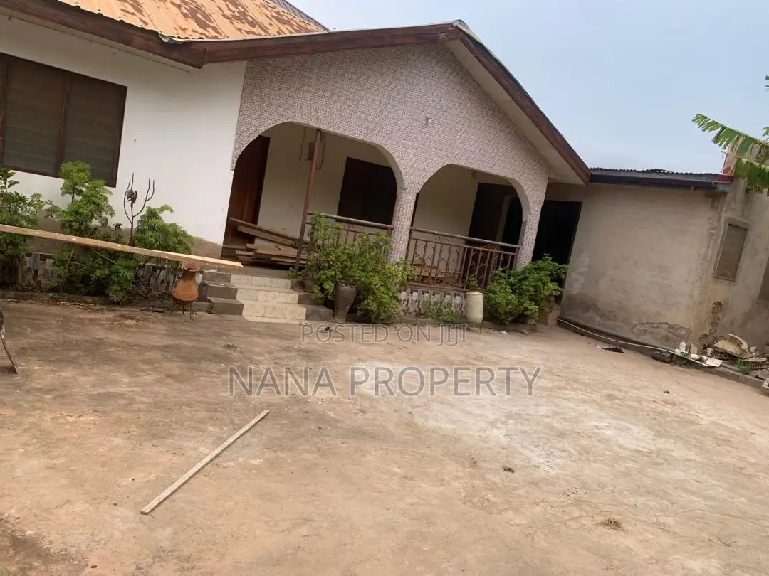 3bdrm Apartment in Danfa for sale