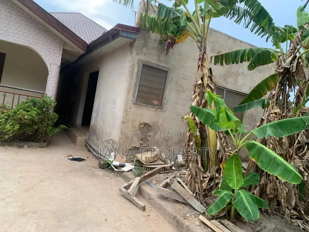 3bdrm Apartment in Danfa for sale