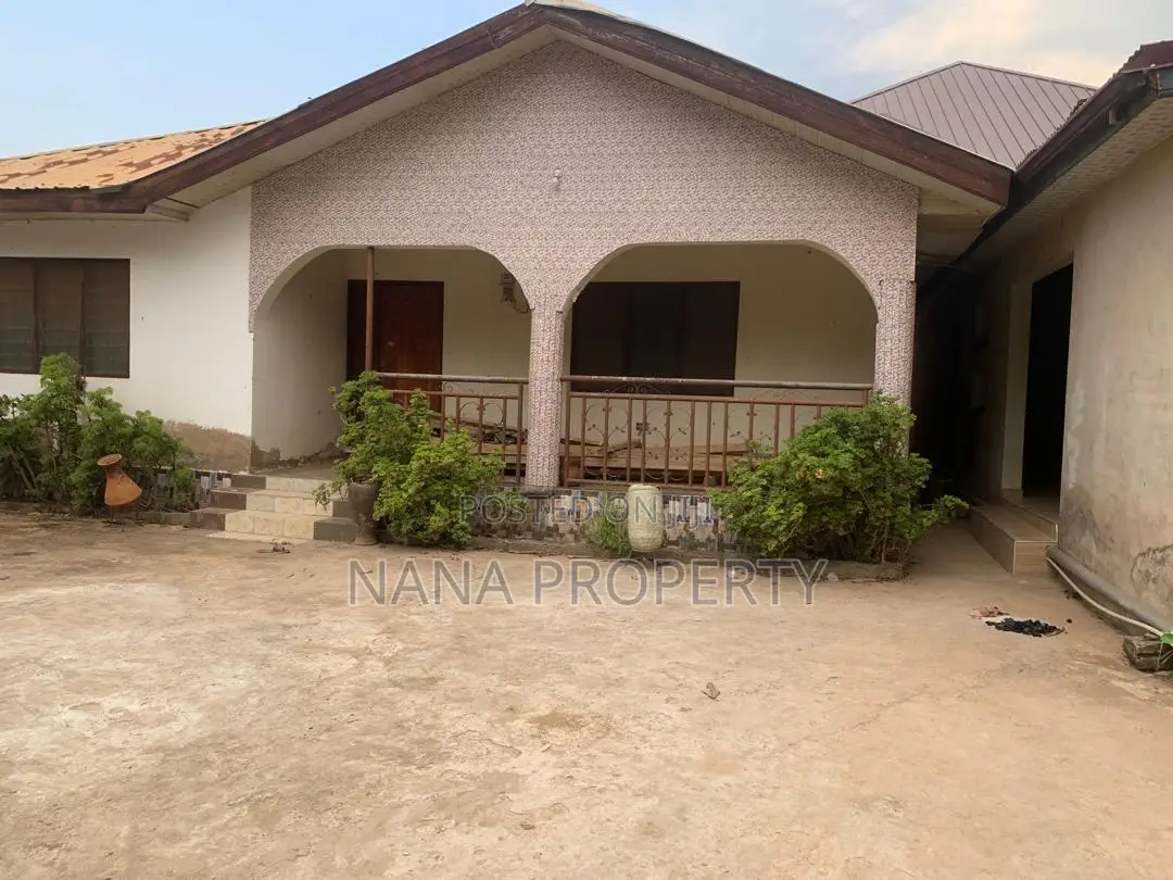 3bdrm Apartment in Danfa for sale
