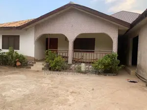 3bdrm Apartment in Danfa for sale