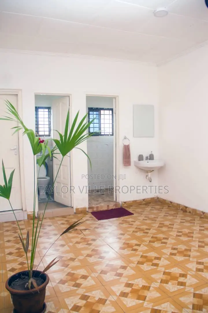 Comfy Private 1 Bedrm at East Legon, American Hse