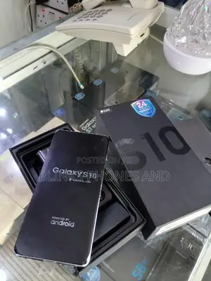 New Samsung Galaxy S10 128 GB Blue