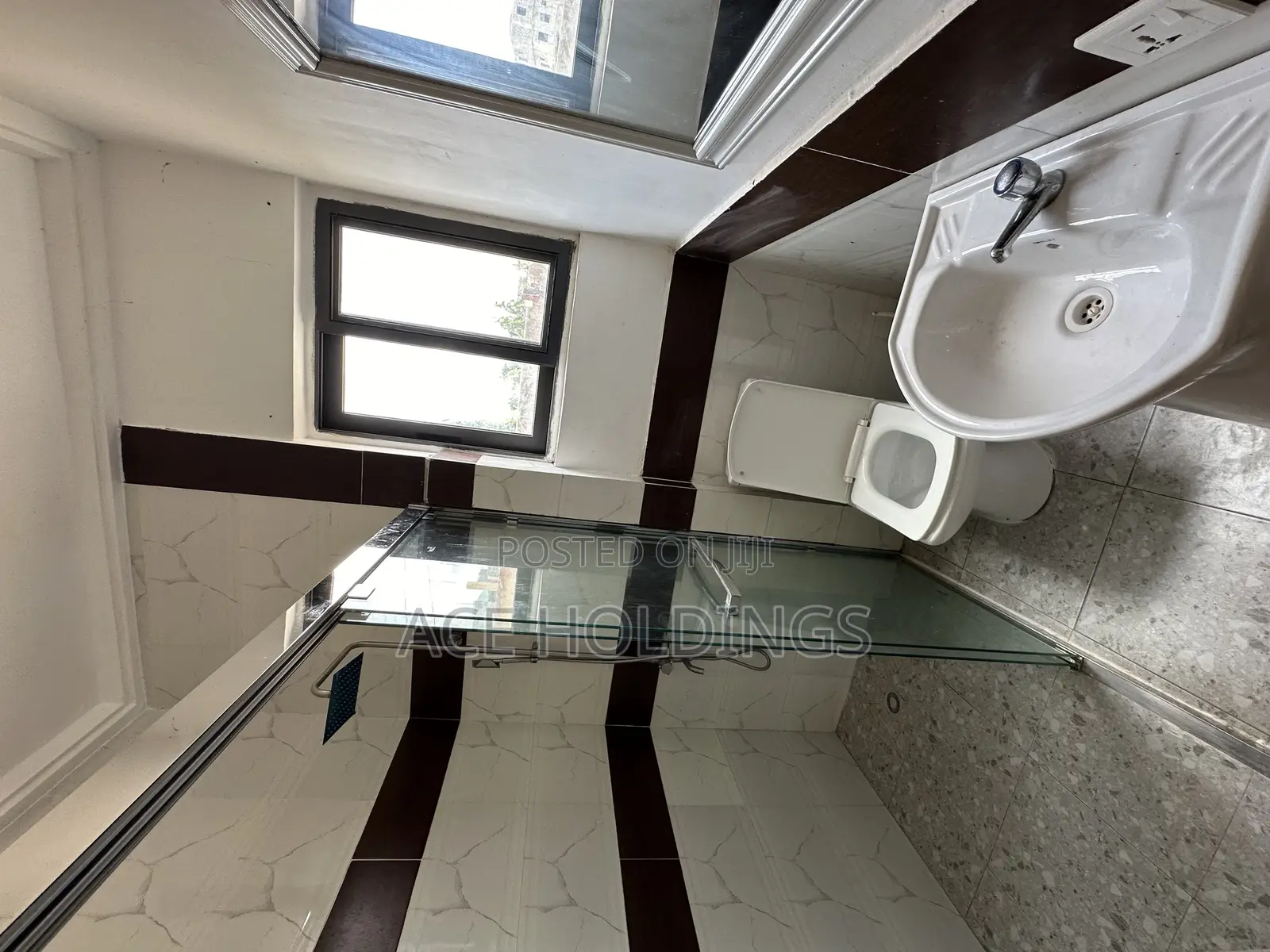 4bdrm Townhouse / Terrace in West Trasacco, Ashaley Botwe for rent