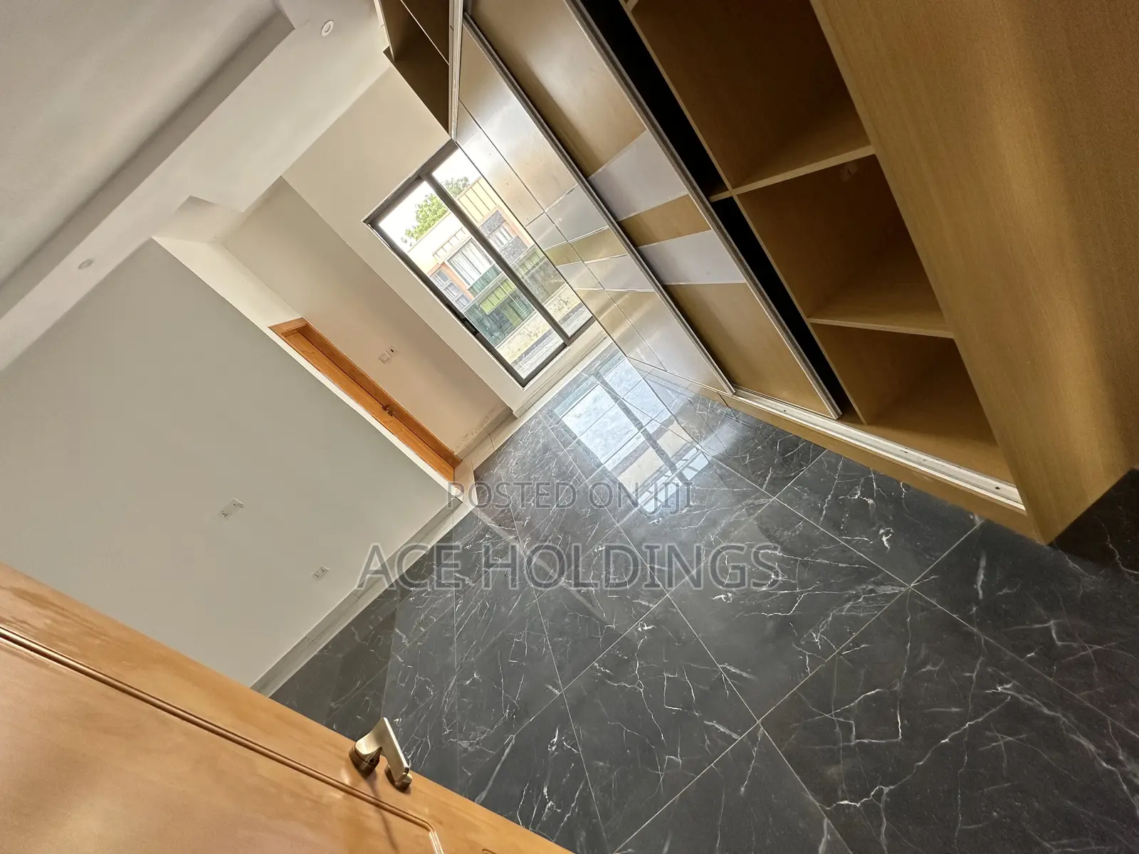 4bdrm Townhouse / Terrace in West Trasacco, Ashaley Botwe for rent