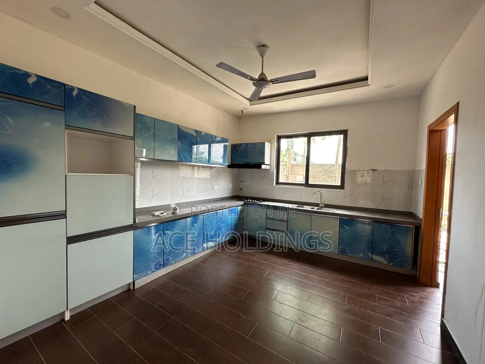 4bdrm Townhouse / Terrace in West Trasacco, Ashaley Botwe for rent