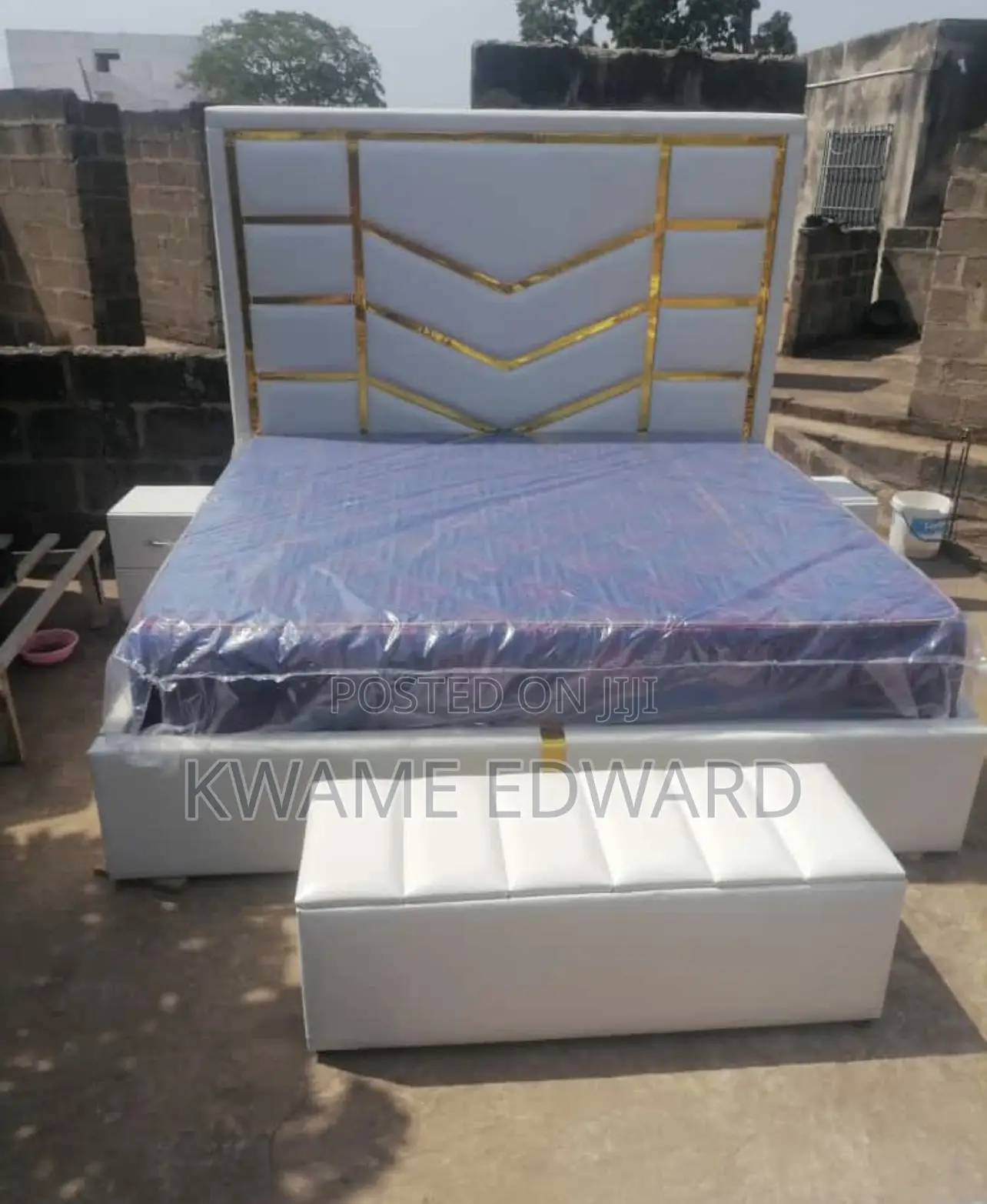 Queen Size Bed and Mattress Two Sides Drawer and Ottoman