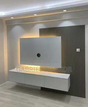 Tver Stand With Panel