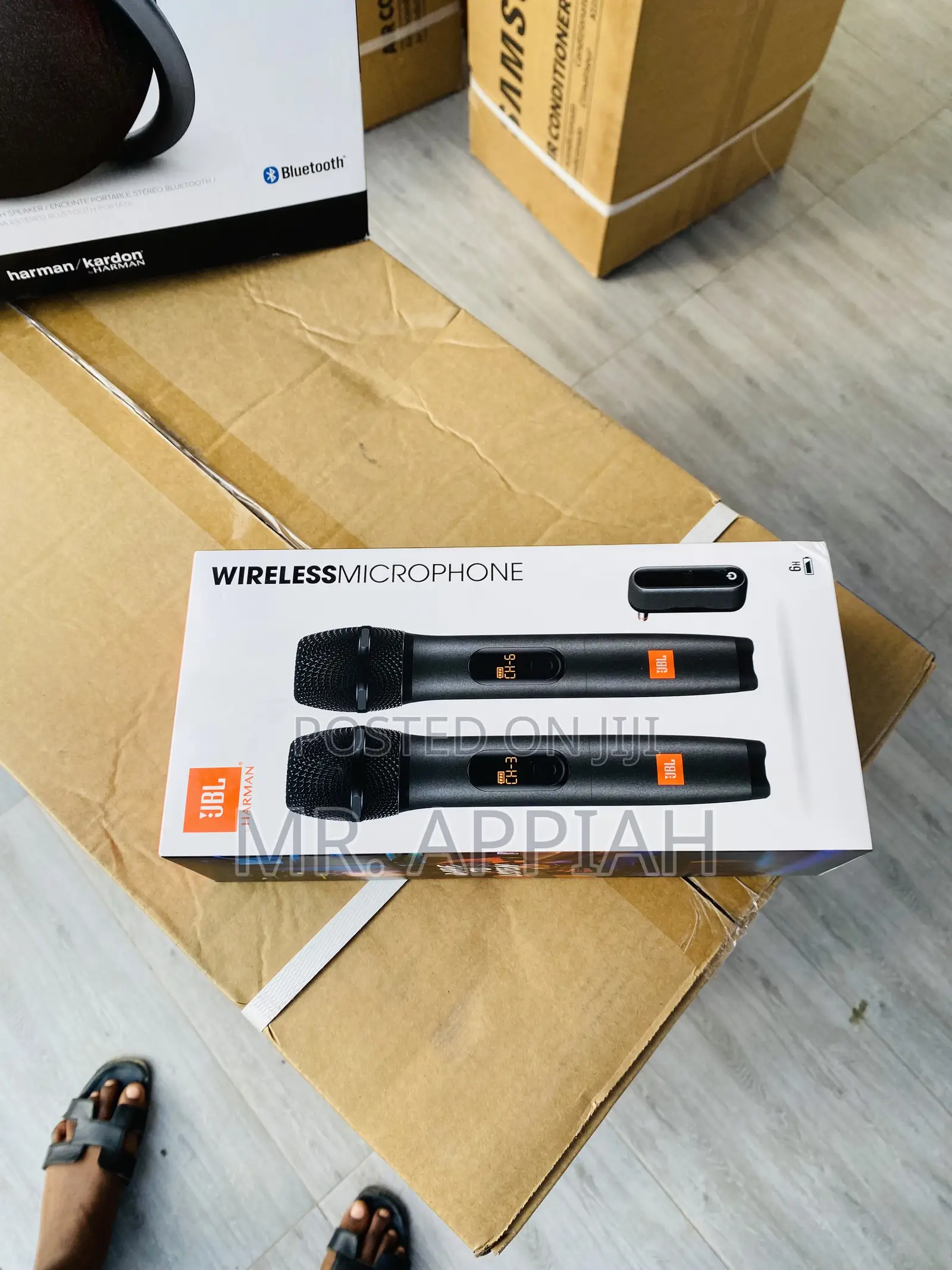 Fabulous JBL Wireless Microphone Set(Black).