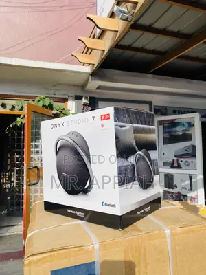 Affordable Harman Kardon Portable Bluetooth Speaker(Black).