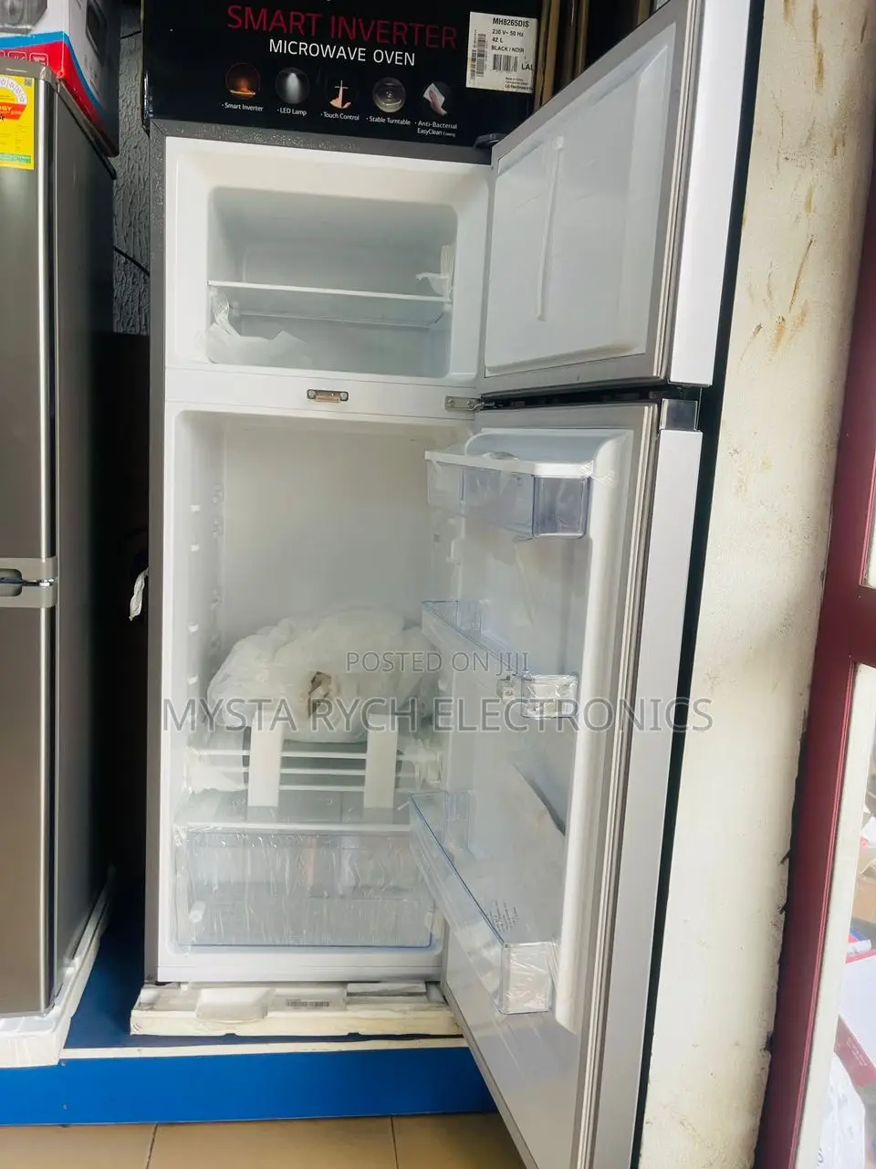 2024 New Hisense Top Freezer Refrigerator + Dispenser
