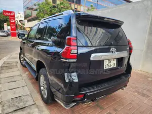 Car Rental in Ghana- Toyota Landcruisers for Rent - 6 Seats
