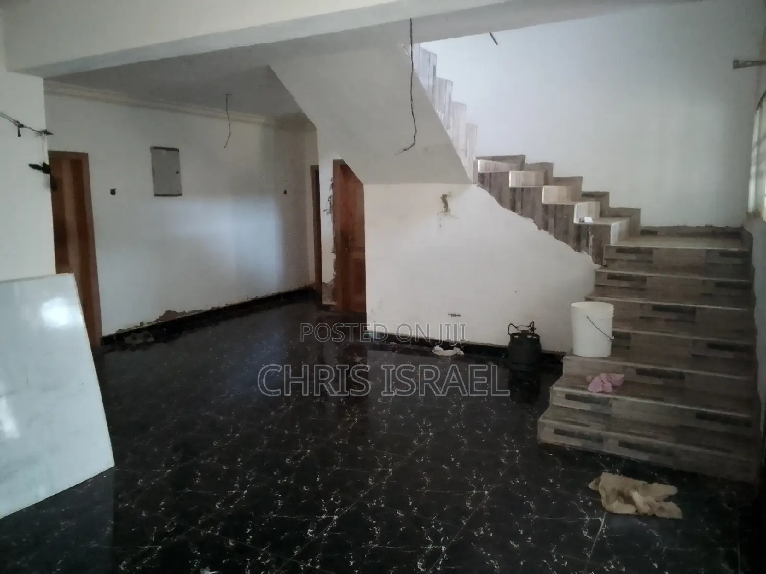 6bdrm Mansion in Ayensu Estate, Valley View Area for rent