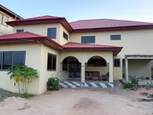 6bdrm Mansion in Ayensu Estate, Valley View Area for rent