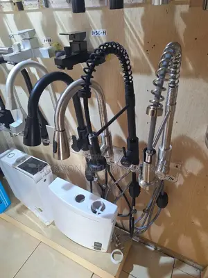 360° Swivel Spring
Pull Out Sprayer Kitchen Sink
Faucet Tap