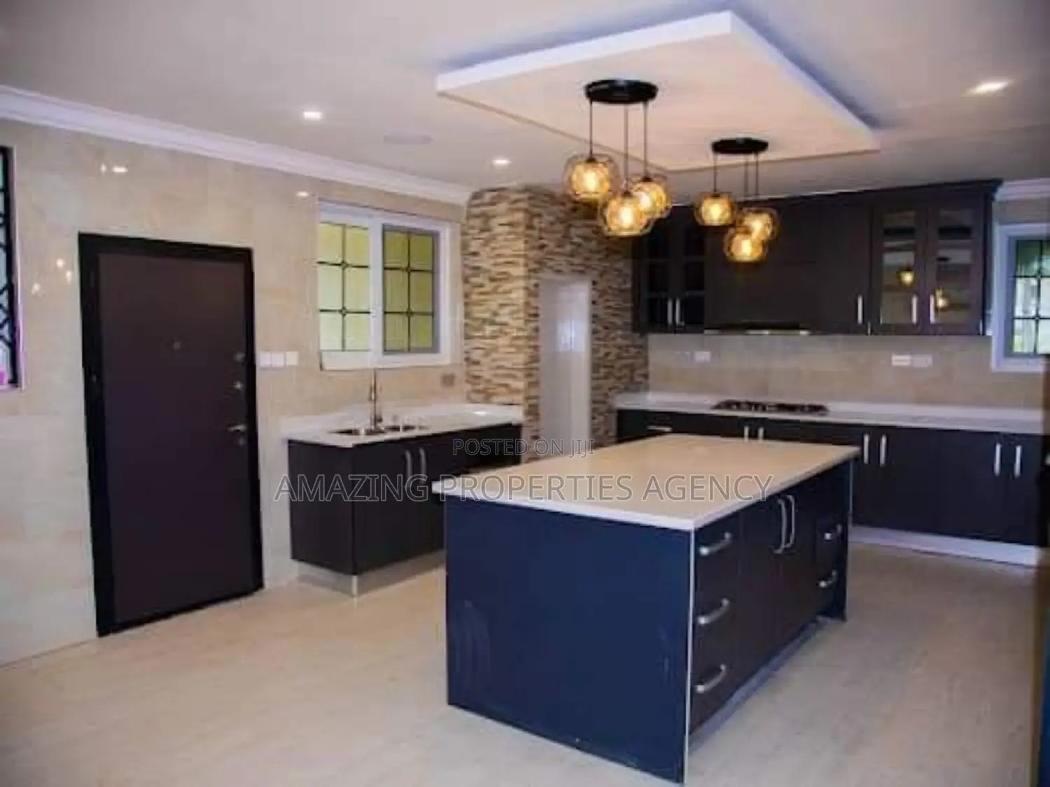 8bdrm House in Adjiriganor for rent