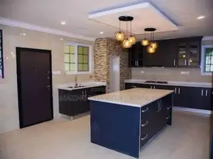 8bdrm House in Adjiriganor for rent