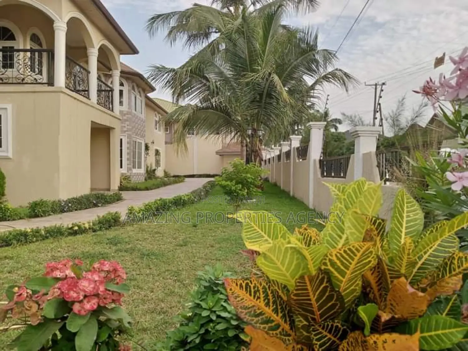 8bdrm House in Adjiriganor for rent