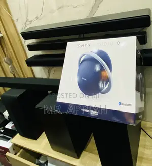 Harman Kardon Onyx 8 Portable Bluetooth Electric Speaker.