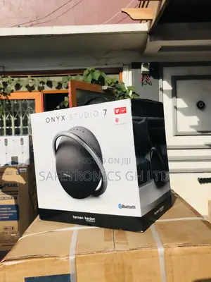 Onyx Studio 7 Wireless Harman Kardon Black Bluetooth Speaker