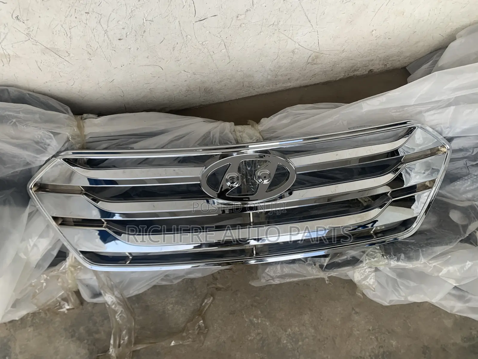 Hyundai Santa Fe 2013/2014 Front Shells/Grille