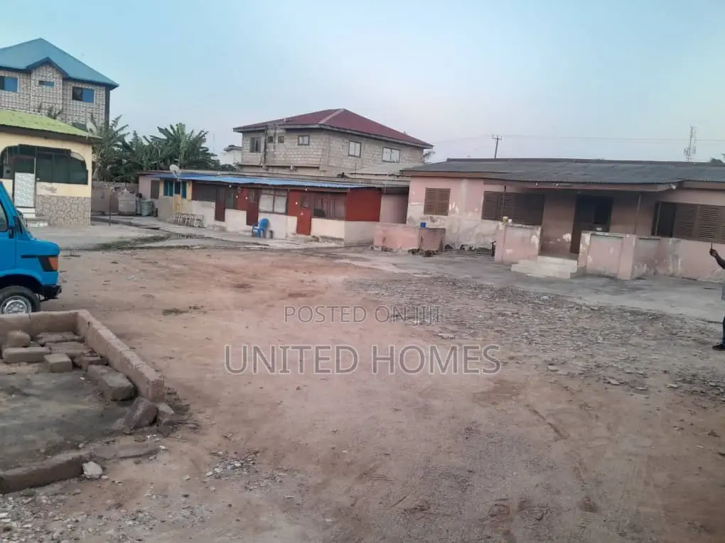 2 Plot With Old House for Sale at Kwashieman Traffic