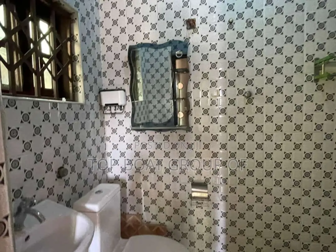 3bdrm House in Top Boat Estate, Kumasi Metropolitan for sale