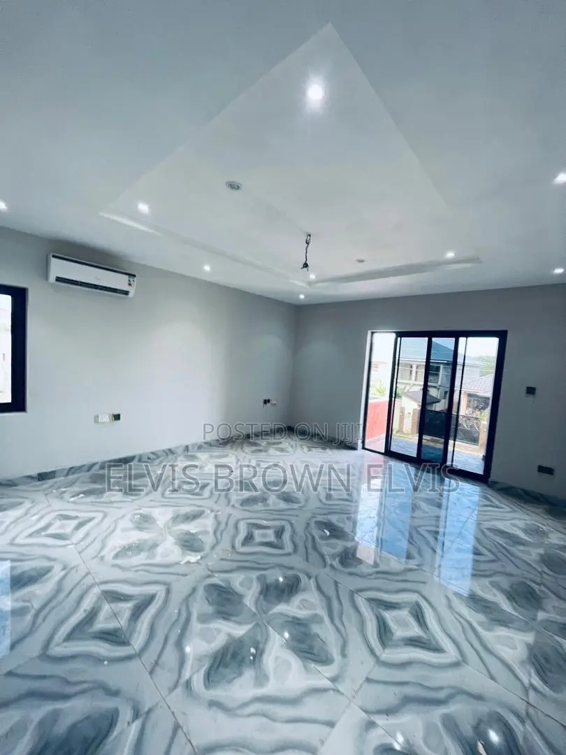 4bdrm House in Botwe Lakesid for sale
