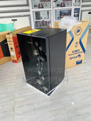 Quality Pearl Single Door Table Top Electric Fridge.