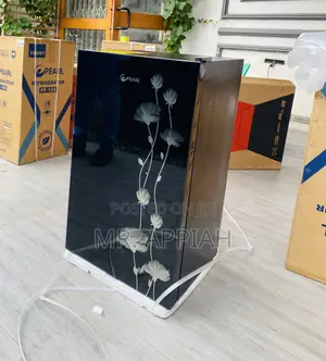 Quality Pearl Single Door Table Top Electric Fridge(Black).