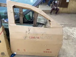 Mitsubishi L200 2016 Door