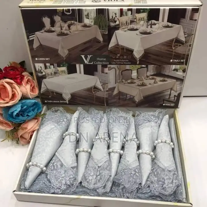 Table Cloth and Napkins Set. 1 Table Cloth 8pcs Napkins