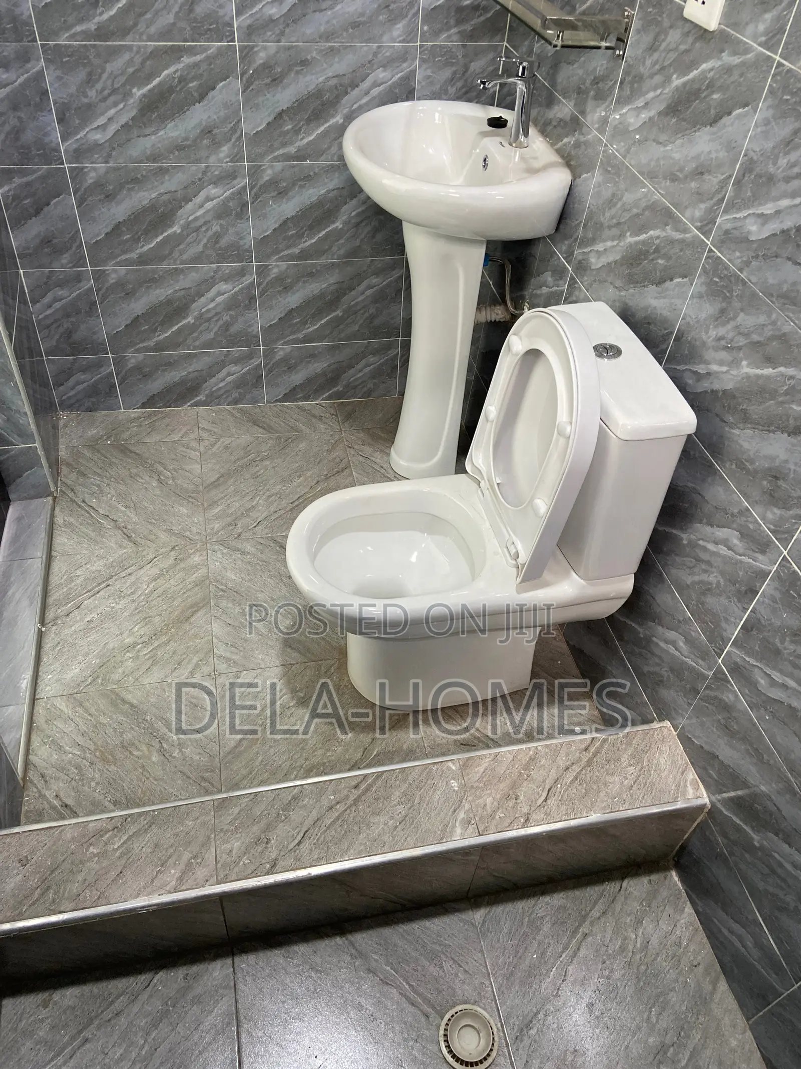 Newly Built Chamber N Hall Sc for Rent at Pantang