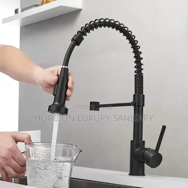 360° Swivel Spring
Pull Out Sprayer Kitchen Sink
Faucet Tap