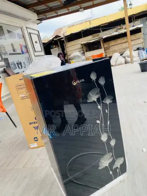 Classic Pearl Electric Table Top Refrigerator.